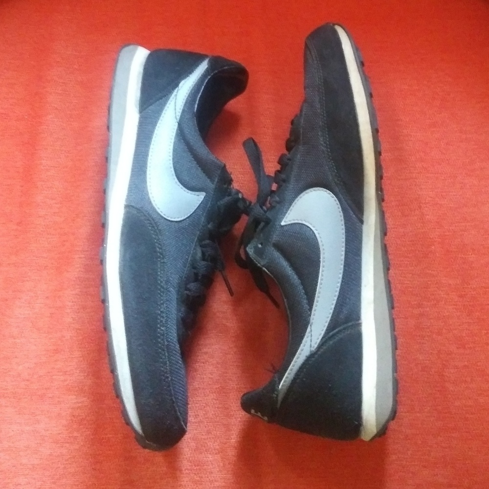 Men's Nike Internrionalist Sneakers Sz 9.5